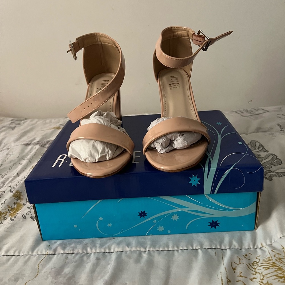 NUDE HEELS